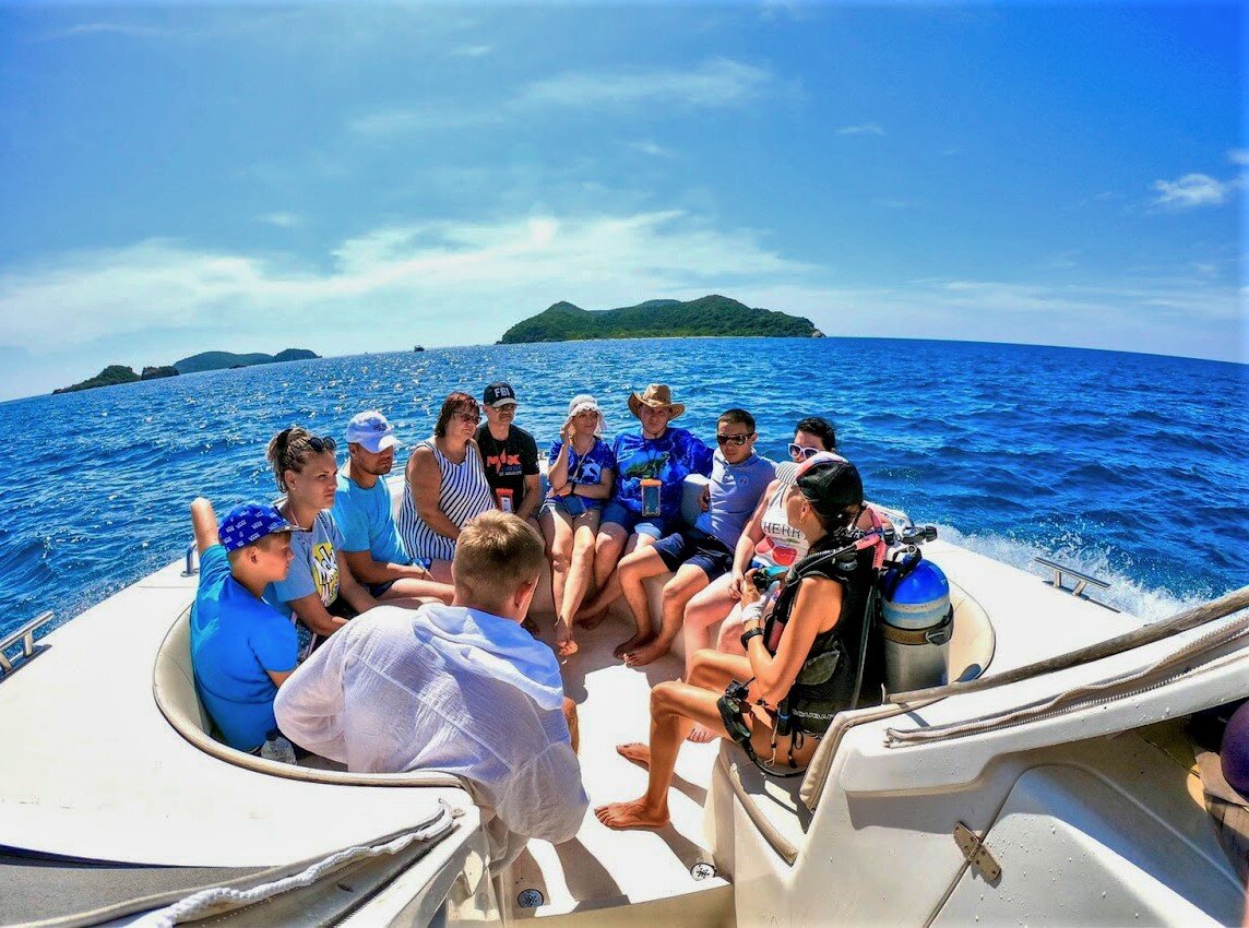 Какое небо голубое... Мы не сторонники разбоя. И нелегальщины...