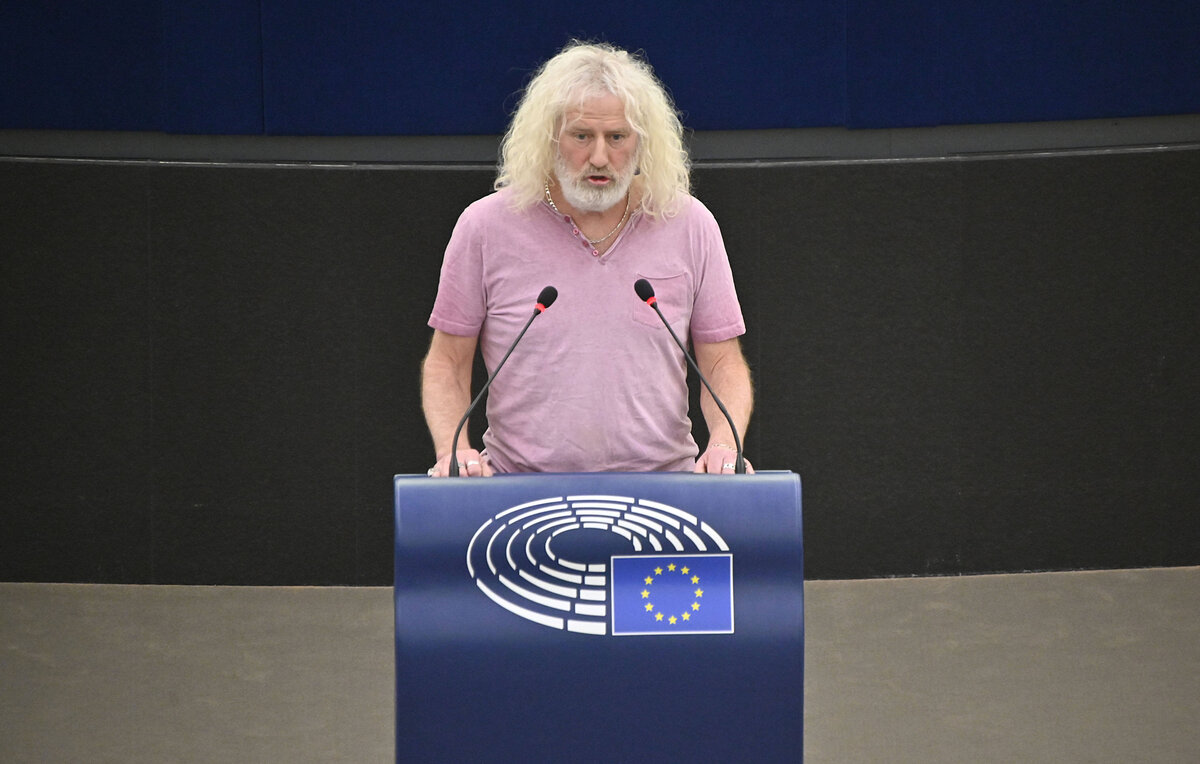    Депутат Европарламента от Ирландии Мик Уоллес  imago images/Future Image via Reuters Connect