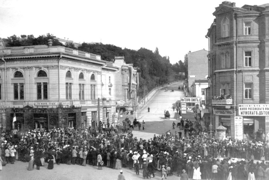 Киев. Фото 1918 года. Очередь за хлебом.