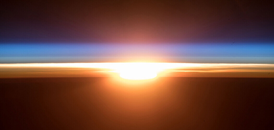 На МКС восход и закат происходят каждые 45 минут. Дело в том, что МКС совершает один оборот вокруг Земли за 90 минут Фото: © Олег Артемьев / Роскосмос