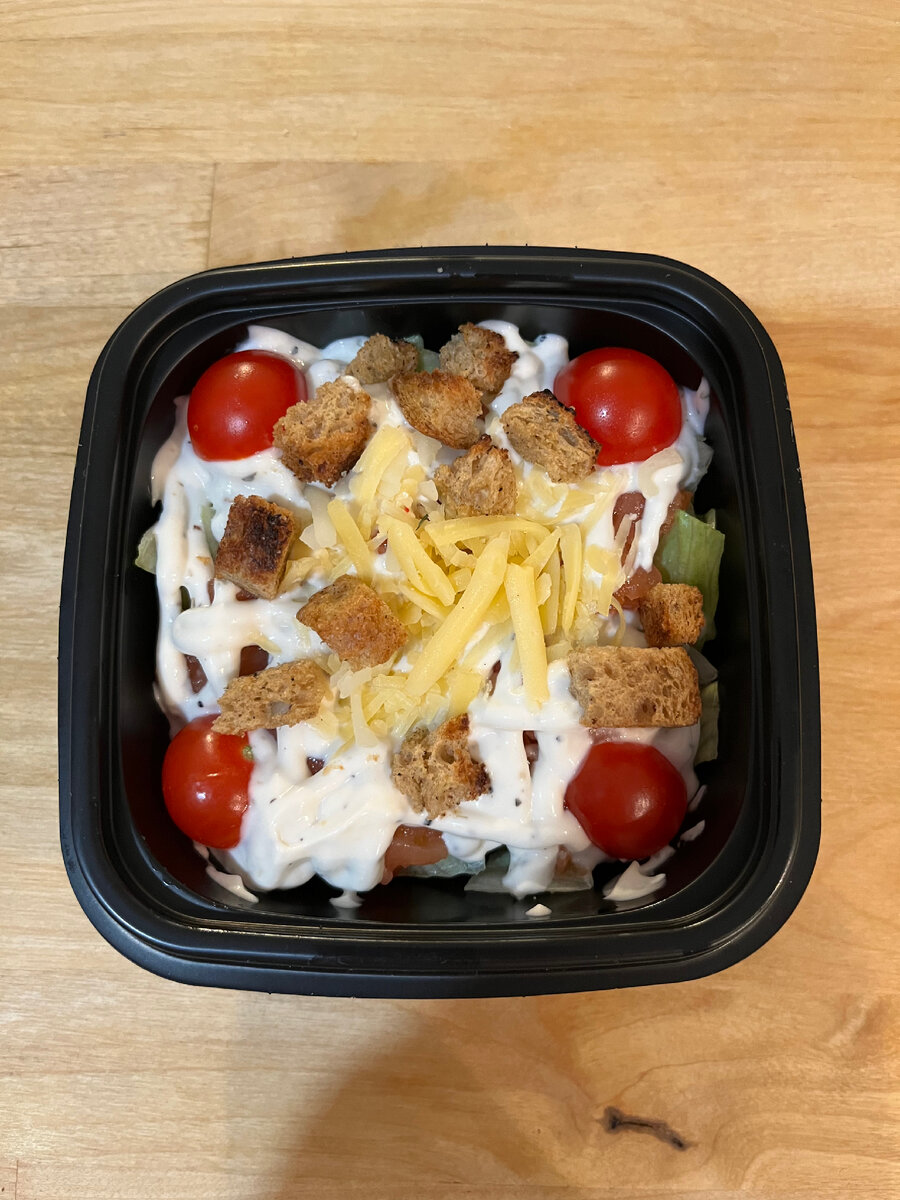 Салат "Цезарь с Лососем" - 379 рублей.