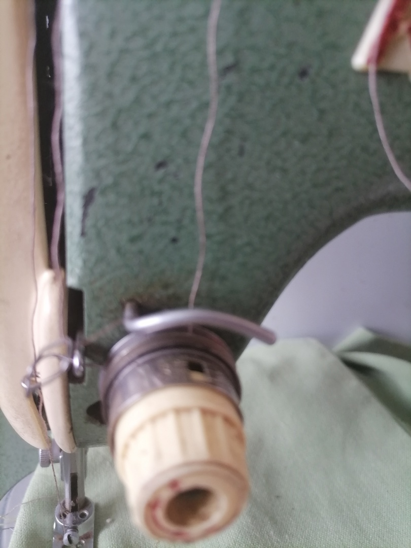 Починеный нитенатяжитель верхней нити швейной машины Келер.Фото из личного архива.