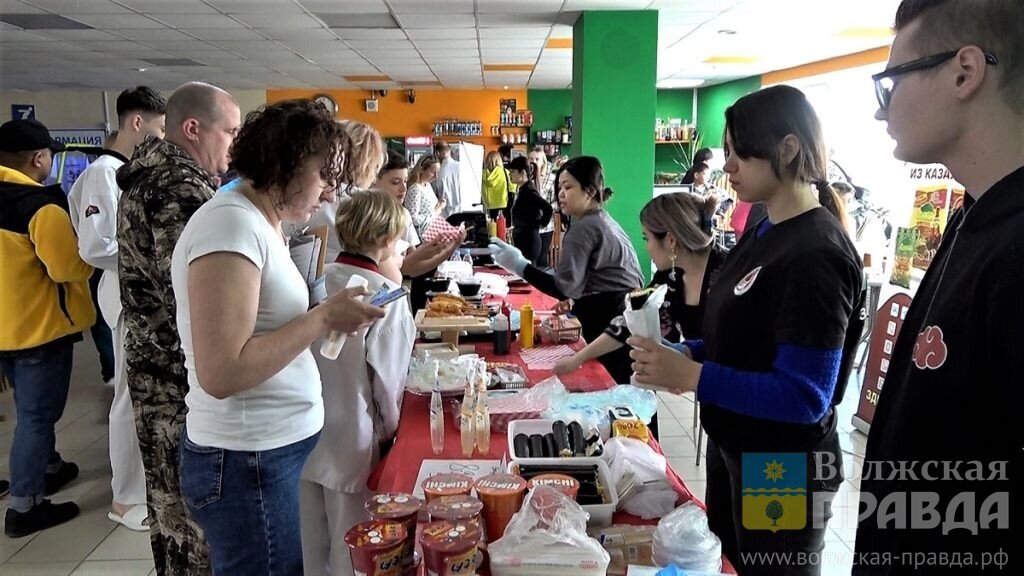 Здесь можно было полакомиться корейской едой📷    В Волжском прошёл фестиваль корейской культуры и спорта

