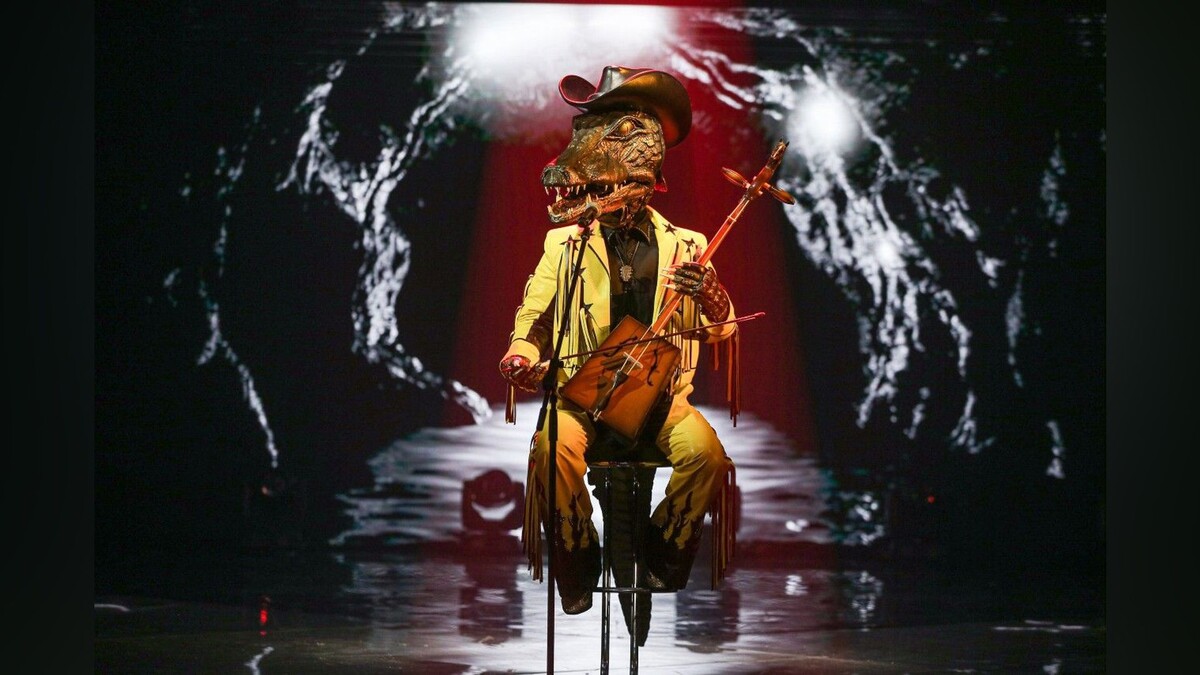    Jony в костюме Крокодила