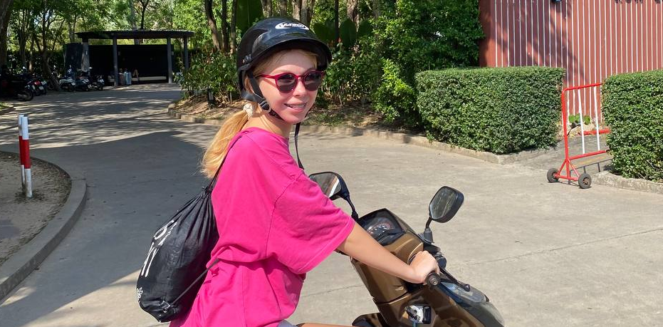 Радуюсь новенькому байку.