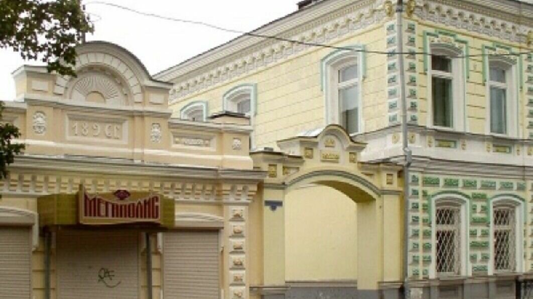     В Сарапуле капитально отремонтируют крышу здания прокуратуры. Прием заявок на аукцион от возможных подрядчиков завершится 10 апреля. Начальная цена контракта составляет 4,8 млн рублей.