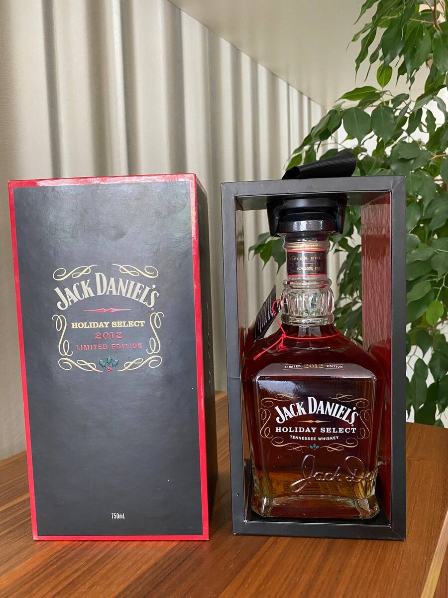 Вторая из серии Jack Daniels Holiday Select 2012 в американской версии 750 мл