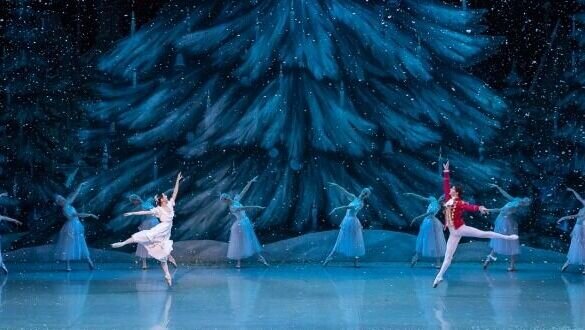     Показом балета «Щелкунчик» и установкой мемориальной доски почтят в Приморском крае память великого танцовщика Рудольфа Нуреева. В России в этом году широко отмечается его 85-летие со дня рождения.