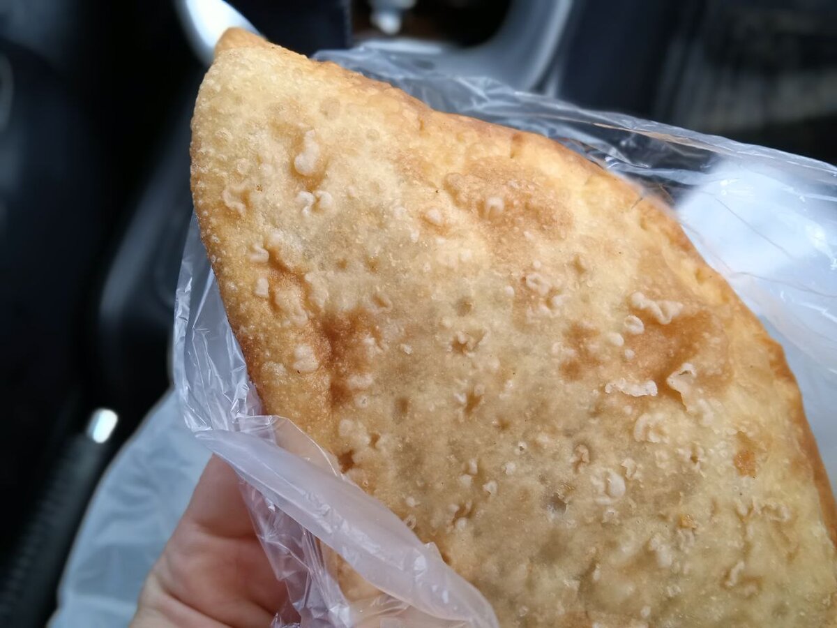 На первый взгляд, это чебурек. А на самом деле - компенсация гастрономического ущерба. 