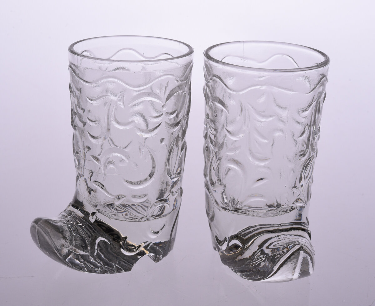 Пивоваров С.К. Стопки «Сапожки». 1998 г. Из собрания ГВСМЗ