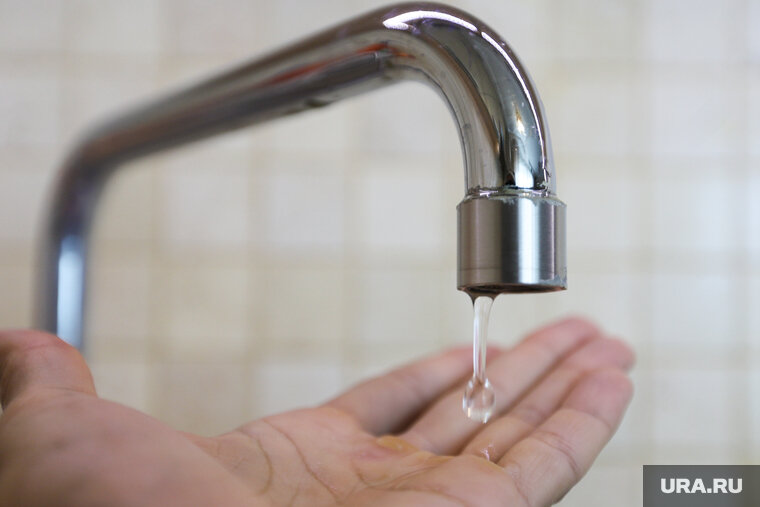    В Кургане без воды остались две школы и ЗАГС