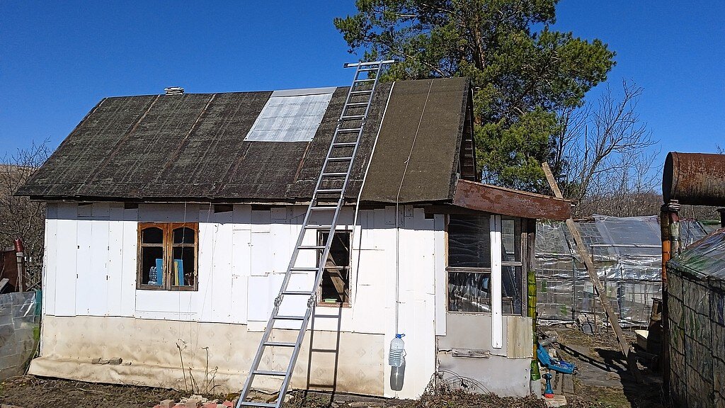 07 апреля 2023 года. Рубероид постелен и зафиксирован.