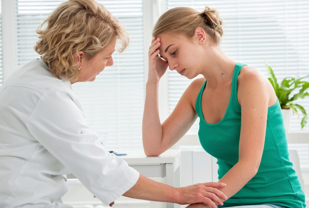 Дискомфорт после первого. Мужчина у которого болит живот. Дискомфорт после первого. Дискомфорт после первого. Спорт боль.