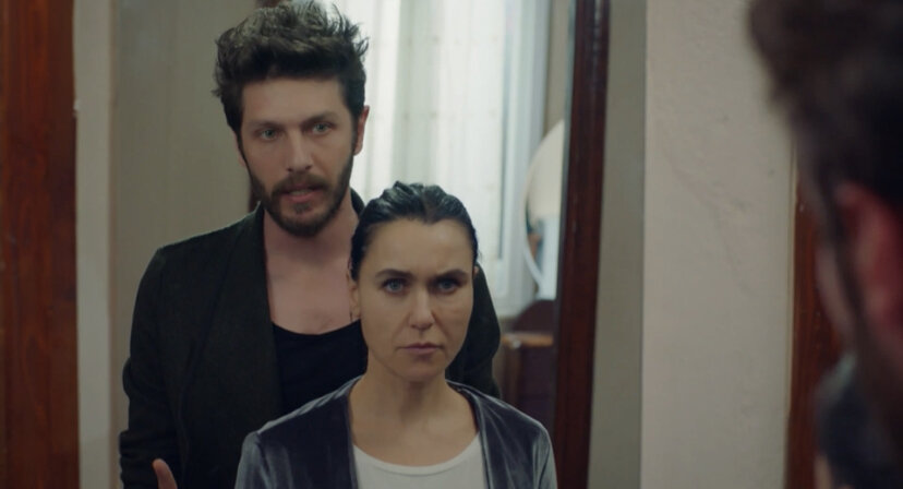 Стоп кадр Турецкий сериал «Запретный плод» Шевваль Сам(Эндер) , Барыш Айтач (роль Джанер)