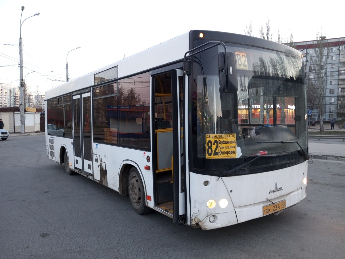Автобус 82 маршрута на Барбошиной поляне.