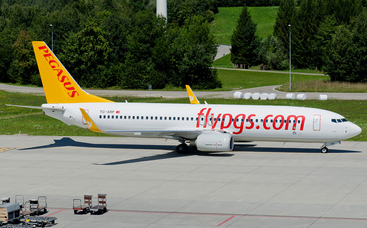 Так выглядят самолеты Pegasus Airlines. Источник фото: https://simple.wikipedia.org/wiki/Pegasus_Airlines
