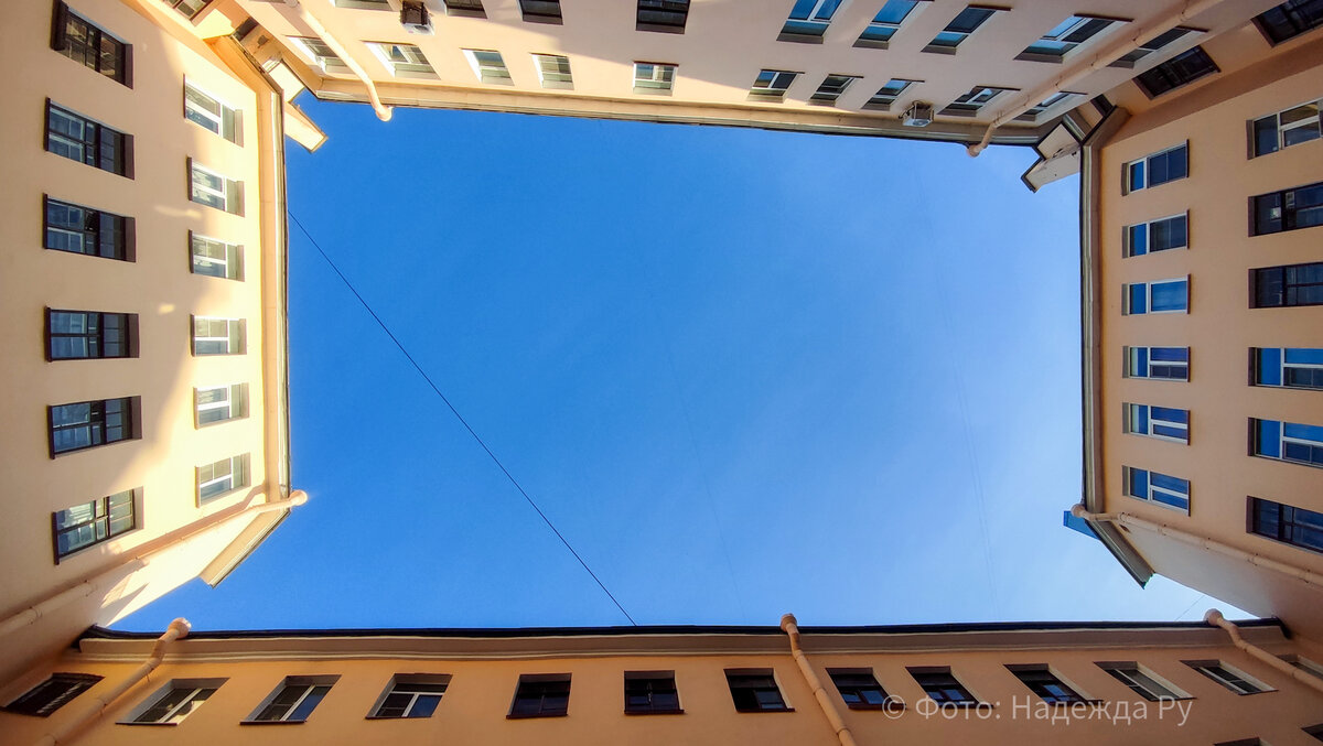 Двор / Колокольная улица