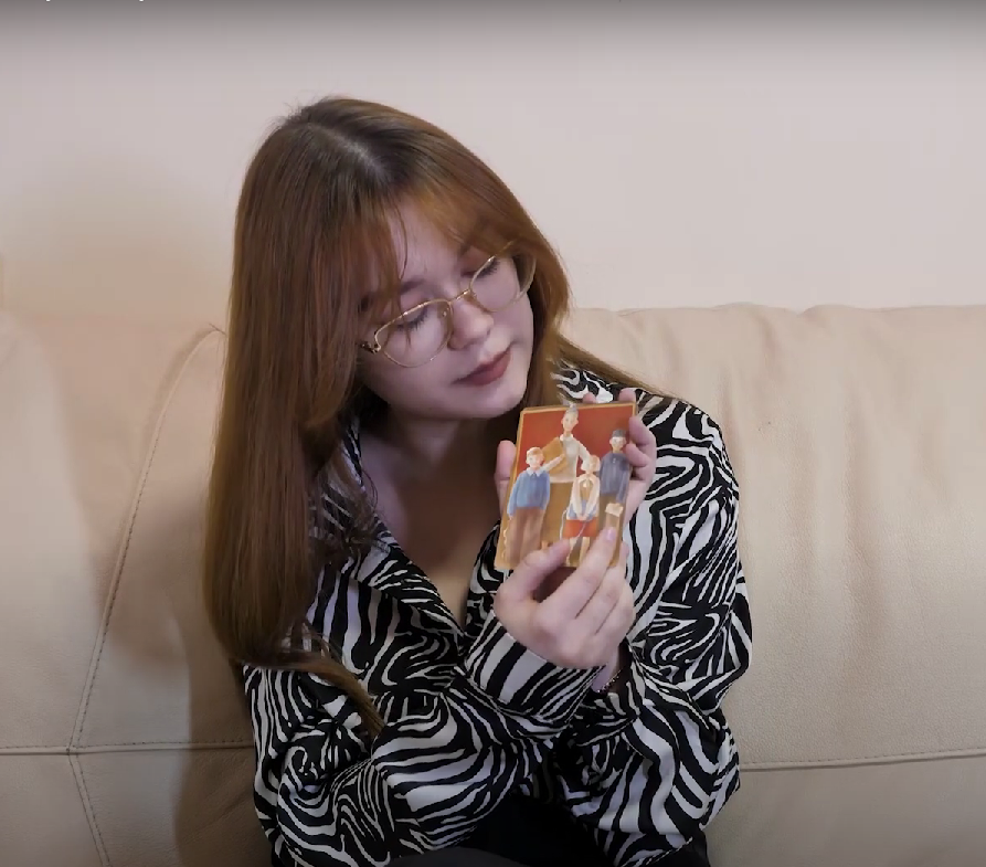 Одна из карточек сюжетной колоды. Можно идентифицировать себя с одним из персонажей, соотнести прочих с людьми из своего окружения.