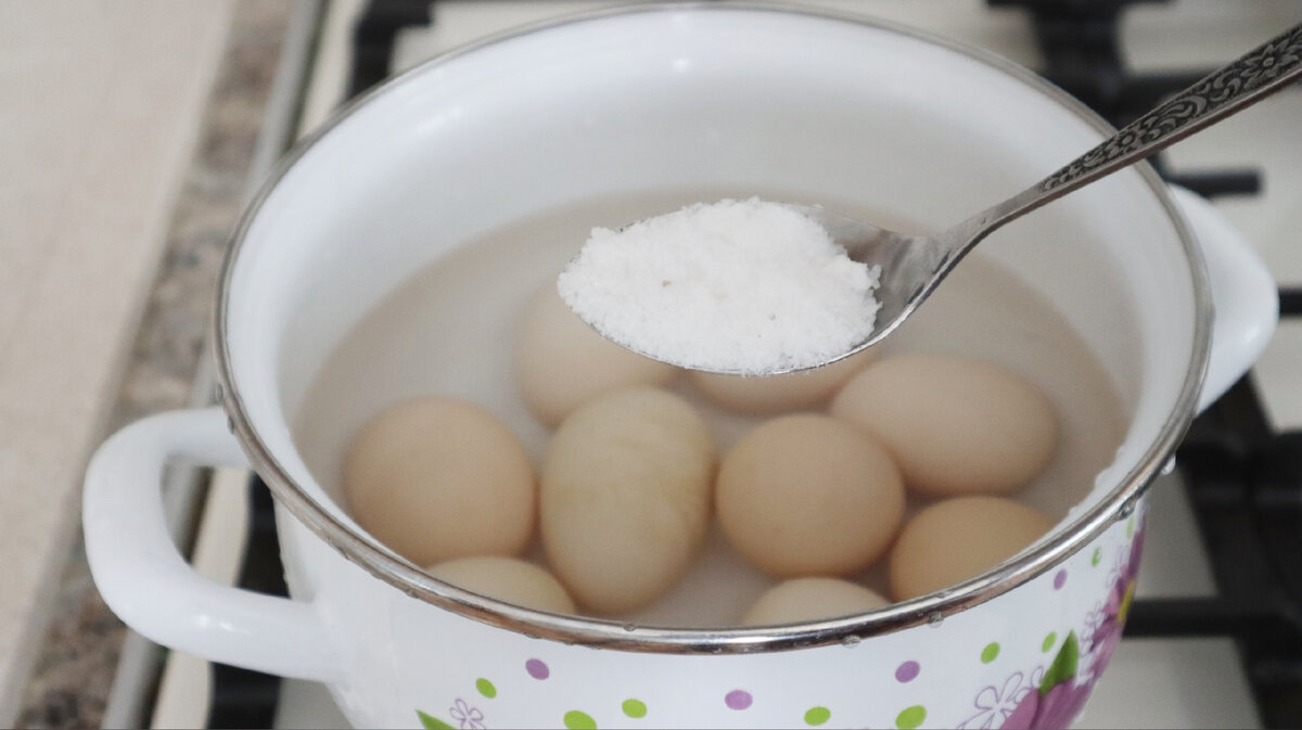 Уникальная методика сварить яйца без единой трещины. Используем народный метод 4-8-10. Самый простой способ украшения яиц