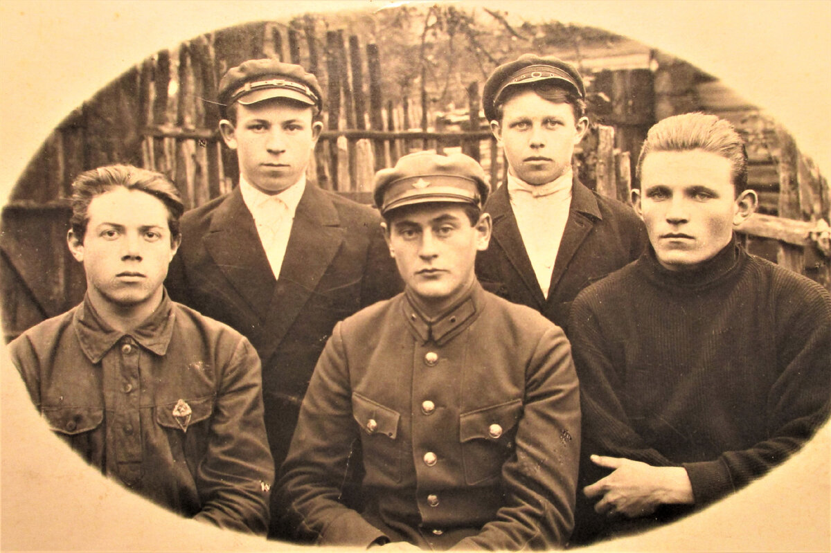 Николай Грибков (слева) с друзьями