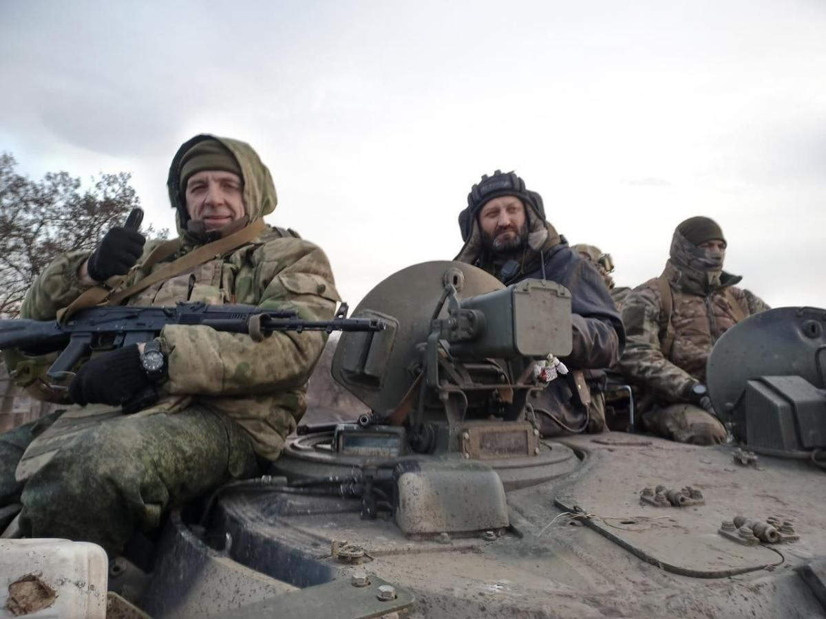 А. Кандиков с пальцем вверх