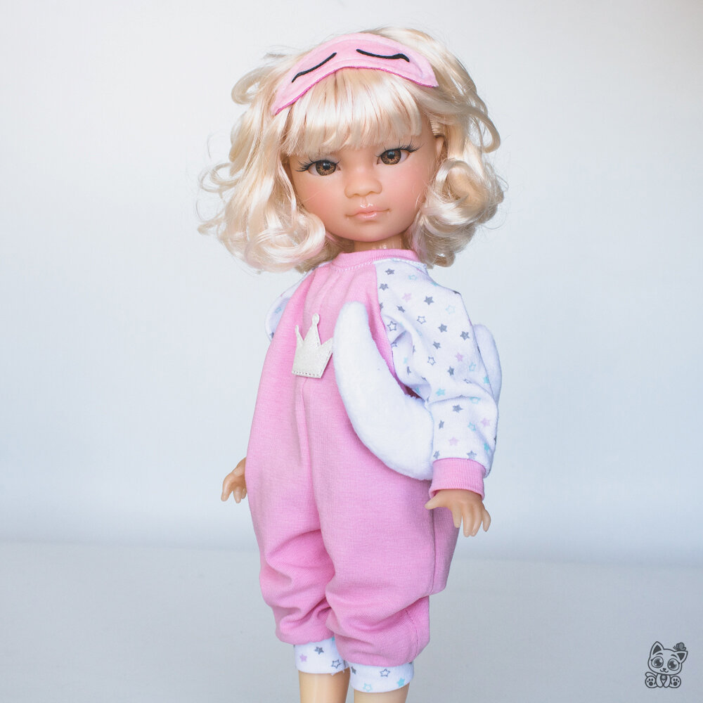 С конструктором одежды и дизайнером создан аутфит.