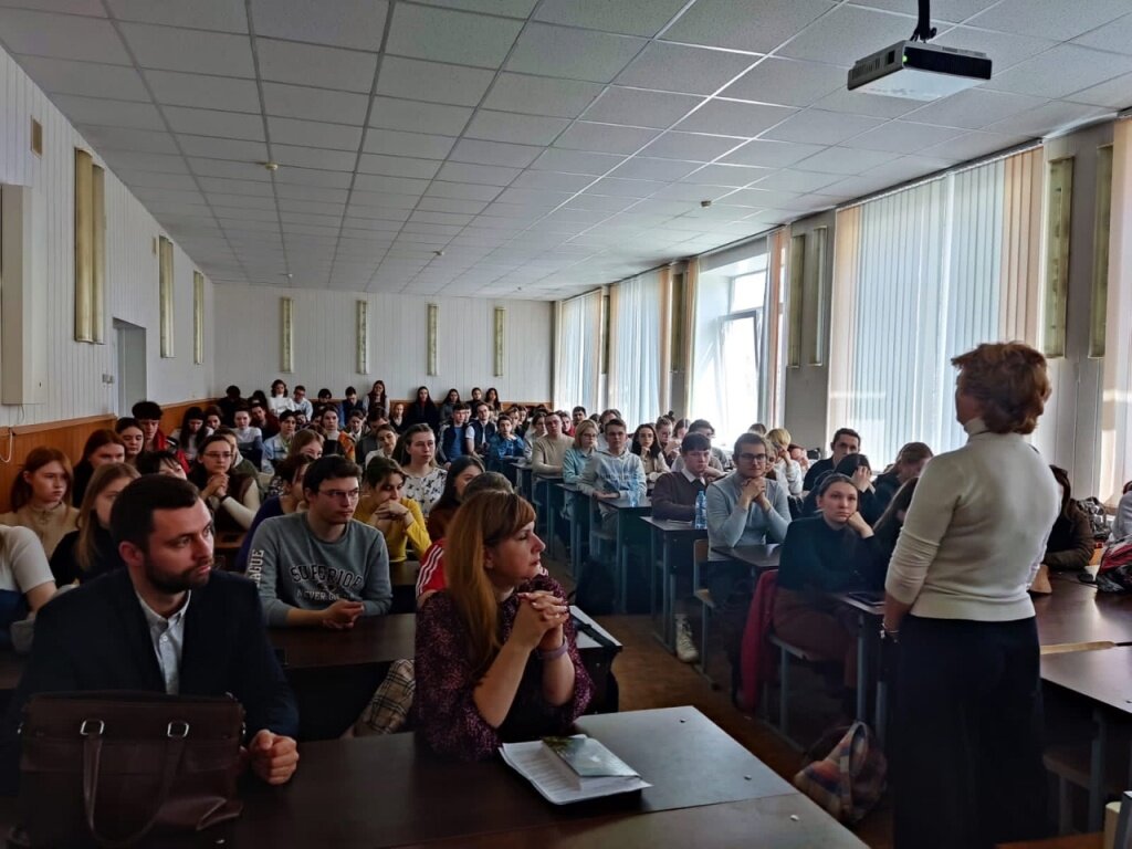 В Твери студентов-филологов учили стойкому неприятию экстремизма и терроризма