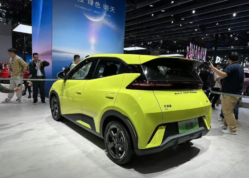    BYD Seagull стал самым недорогим электрокаром: запас хода до 405 км за $11 300