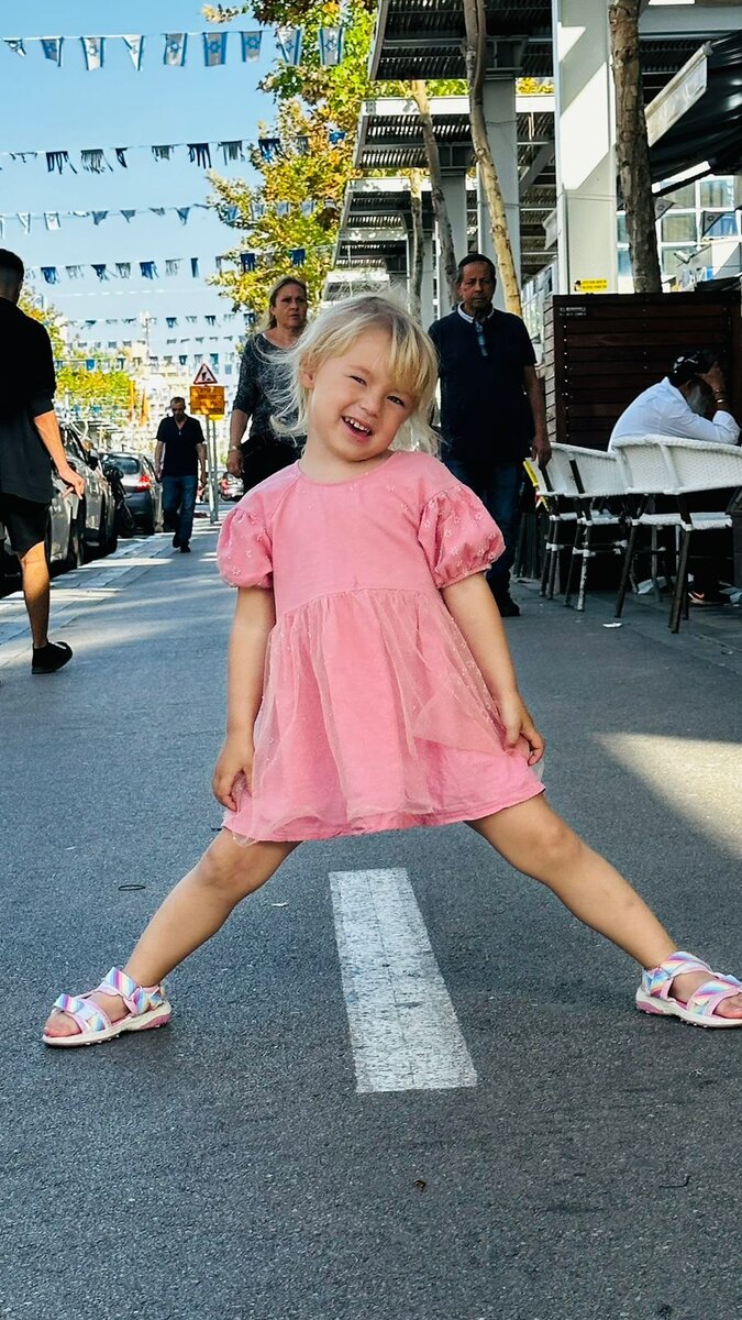 Но дочка очень хочет машину, только розовую)