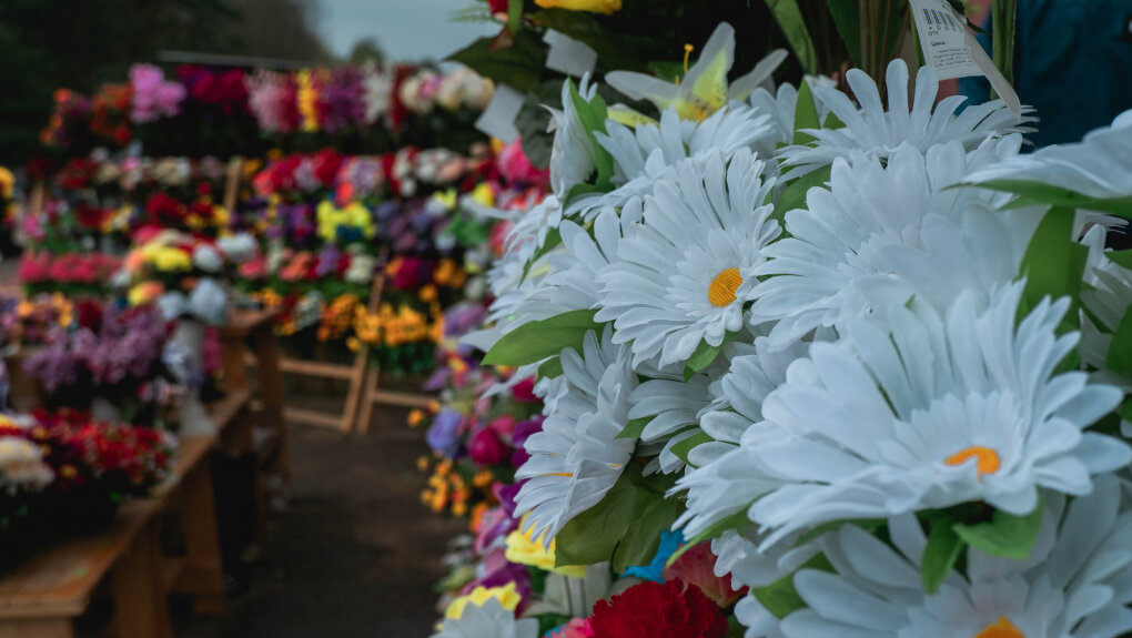 Поставщик искусственных цветов для кладбища