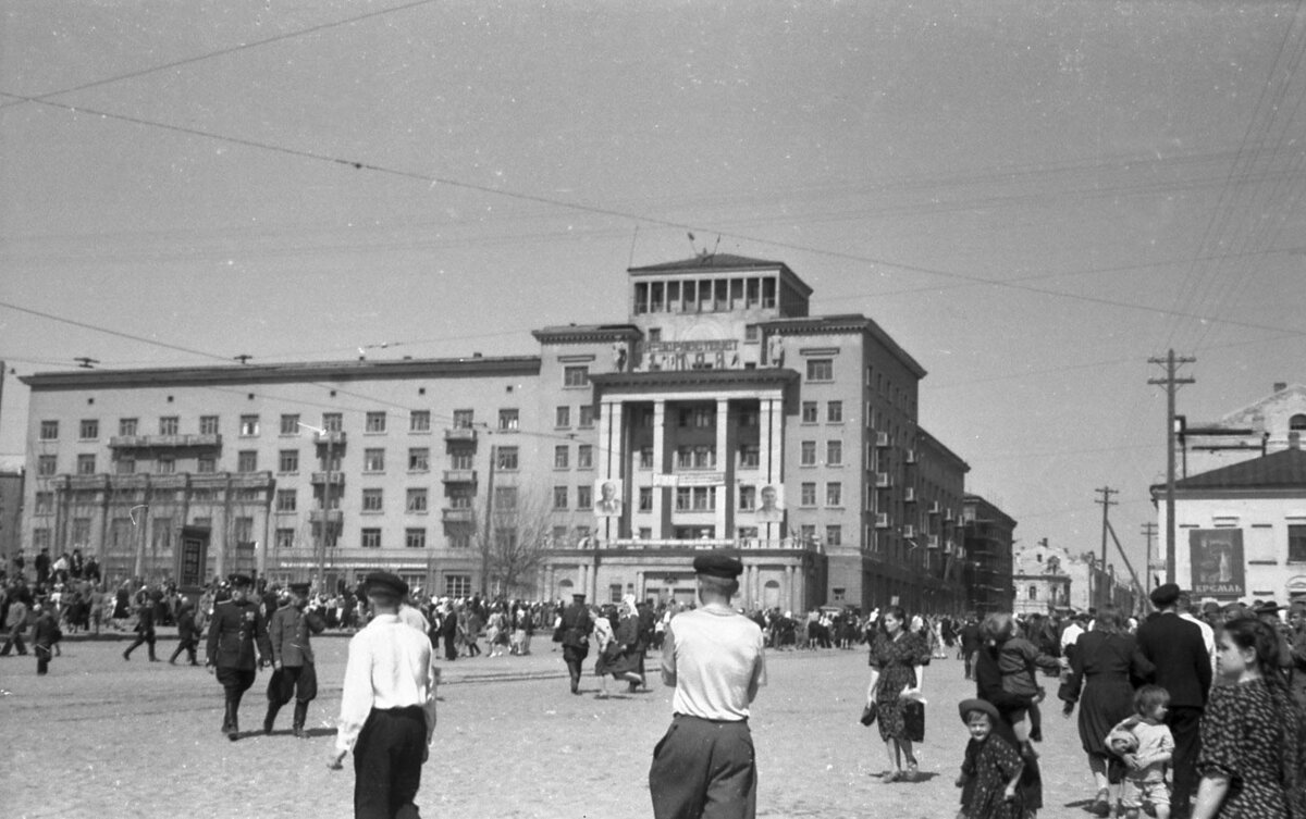 Демонстрация 1-го мая 1952 г. Смоленск. Фото Е.А. Шмидта