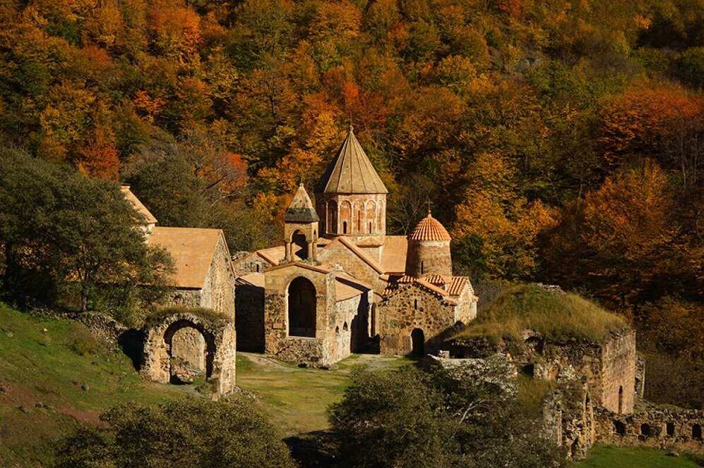 Средневековый армянский монастырский комплекс Дадиванк. Фото из открытых источников сети Интернета
