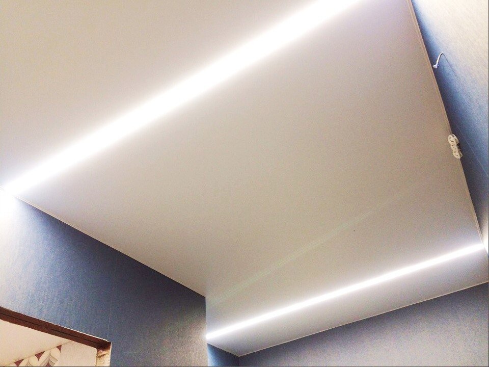 Вариант натяжного потолка (листайте карусель)