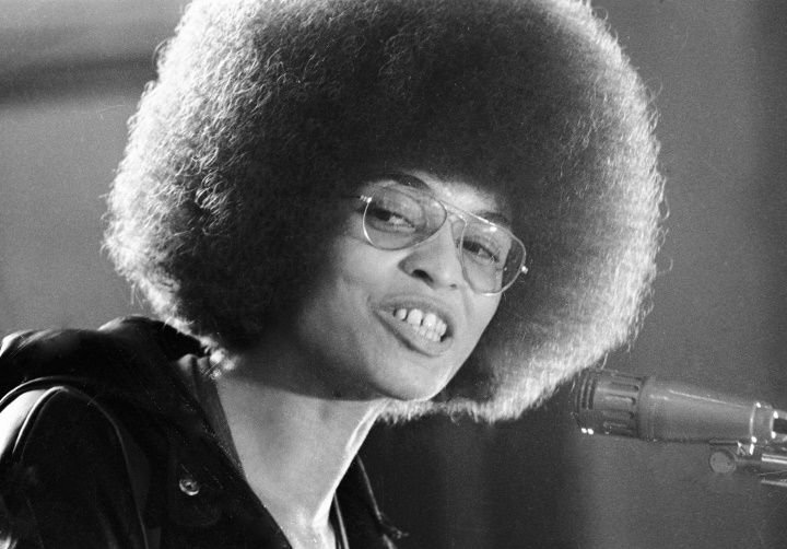      Анджела Дэвис и её знаменитая причёска, фото из открытых источников.