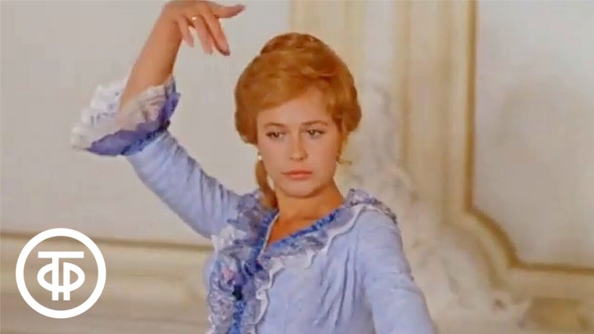 Кадр из фильма "Красавец-мужчина". Это именно момент исполнения романса "Не покидай меня, весна"