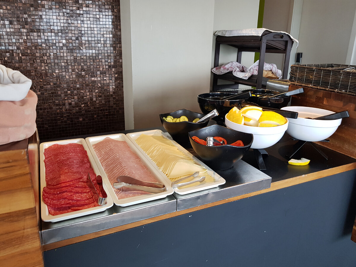 Завтрак в отеле "Центр Скай", Рейкьявик, Исландия, 2.05.2023