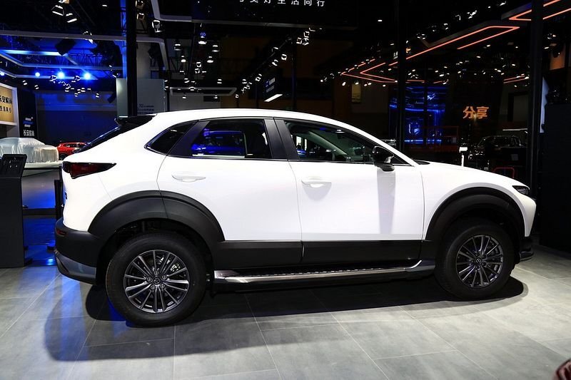     Машина выглядит почти как внедорожник, но у неё нет полного привода