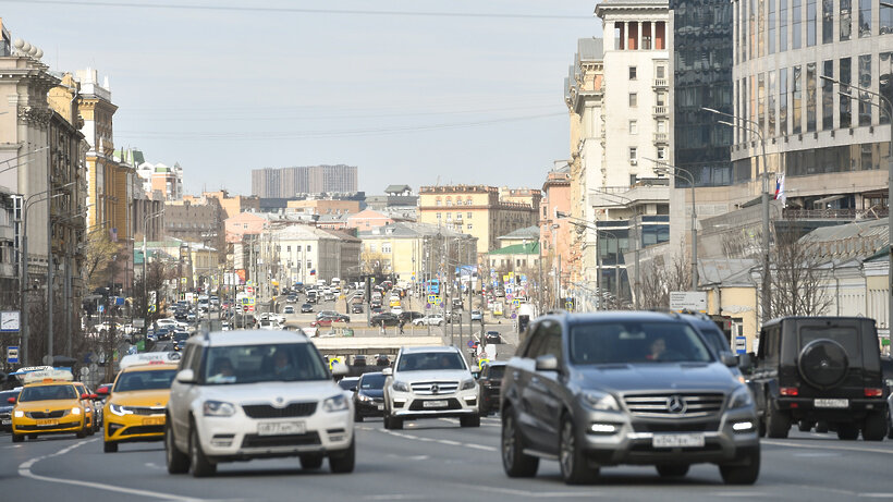    Дорожное движение в Москве весной ©Александр Манзюк РИАМО