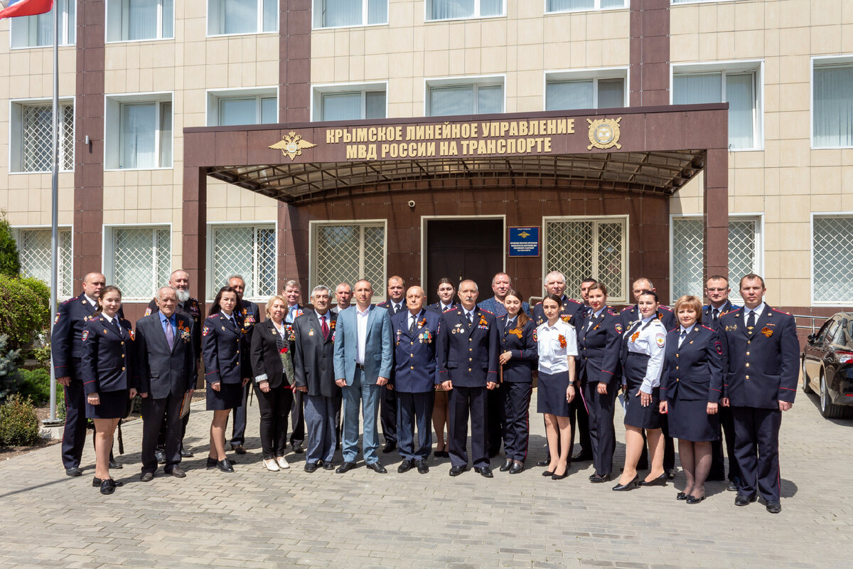 Руководящий состав транспортной полиции Крыма и ветераны