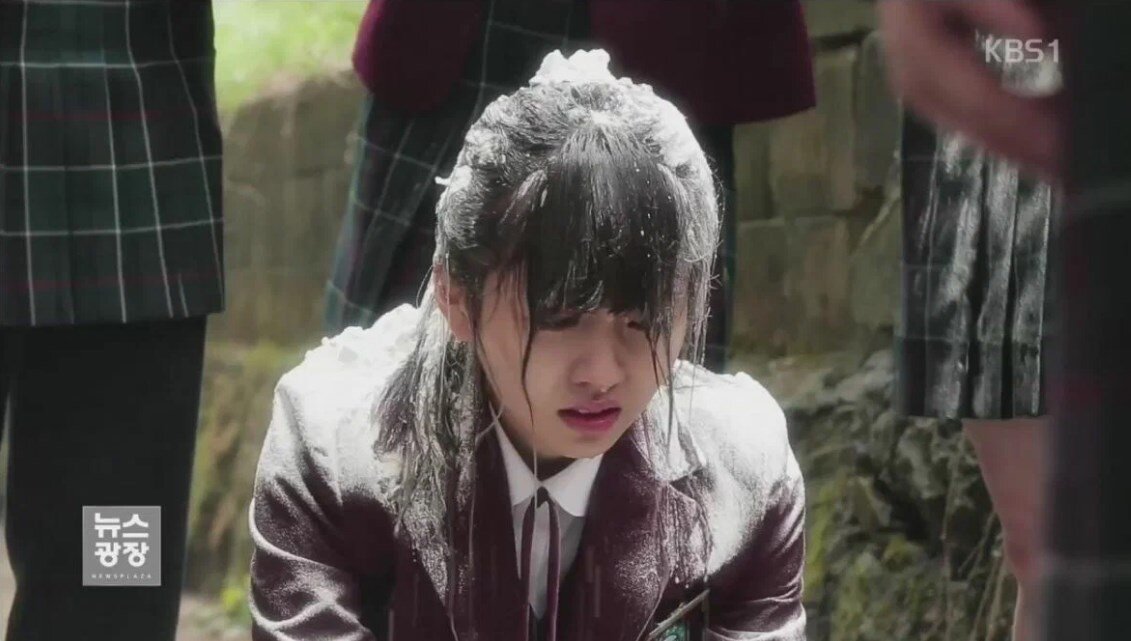 Стоп-кадр из дорамы "Кто ты - школа 2015?" из свободных источников 