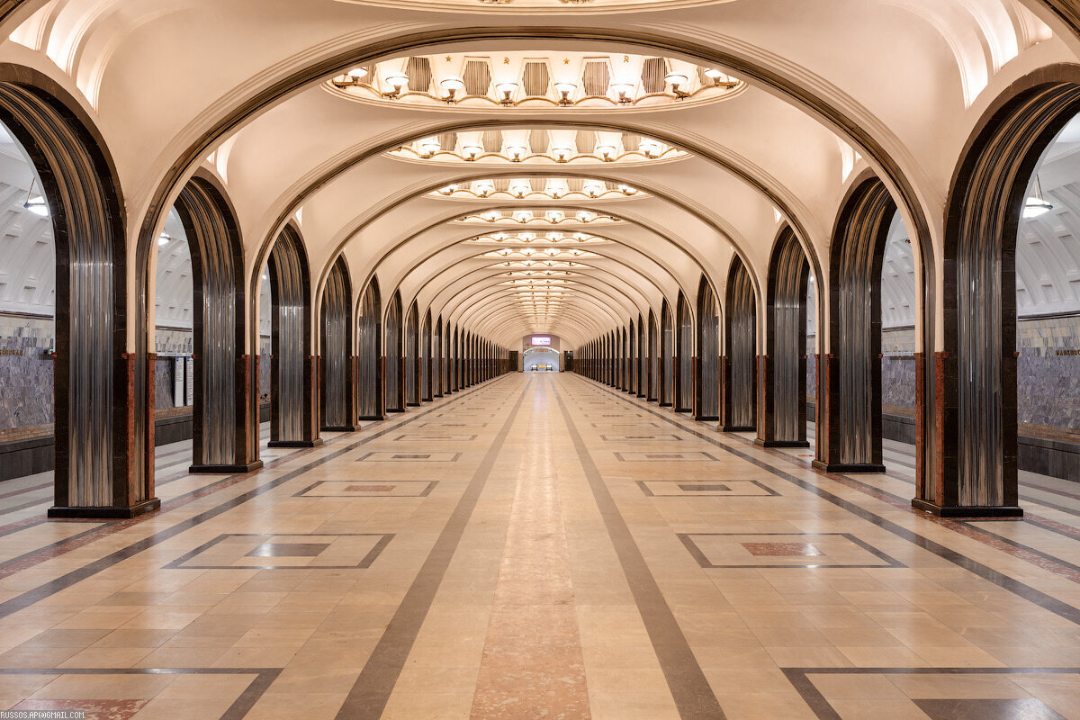 Московский метрополитен. Станция Маяковская. Очень мне нравится интерьер. Фото из интернета.