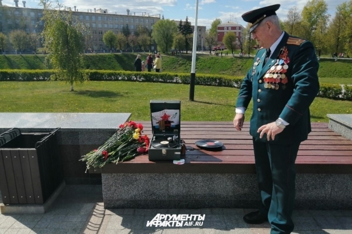    В центре Твери 9 мая можно было послушать грампластинки военных лет