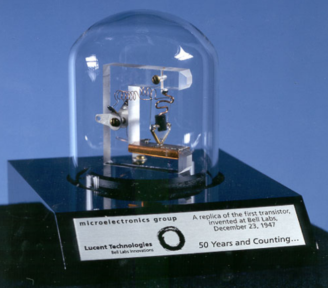 Макет точечного транзистора