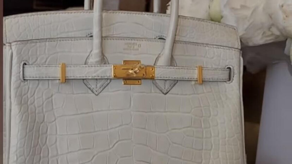    Супруга артиста похвасталась сумкой Birkin Hermes© Фото : Социальные сети