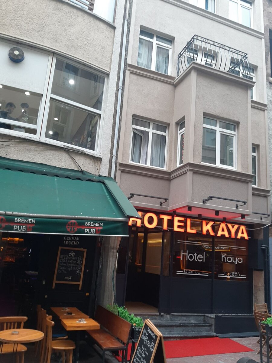 Снял самый ДЕШЕВЫЙ номер в Стамбуле (Турция). Без слез не взглянешь ...