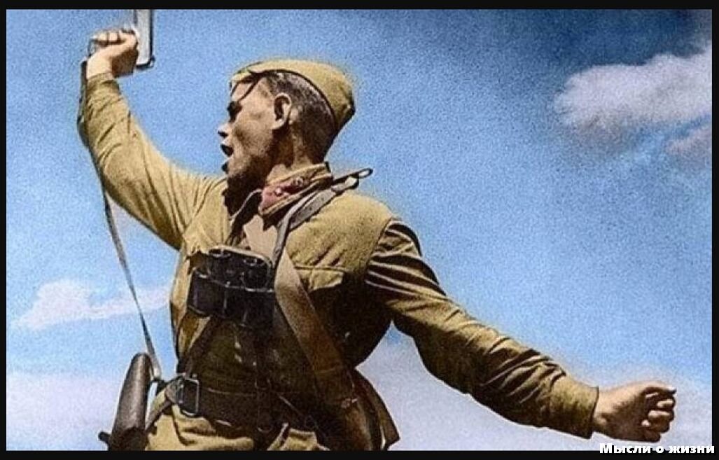 Многие знают историю этой фотографии. Она сделана за несколько секунд до того, как пуля оборвала жизнь героя.