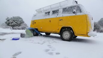 Пережить снежную бурю в фургоне - Кемпинг во время сильного снегопада, без утепления фургона!