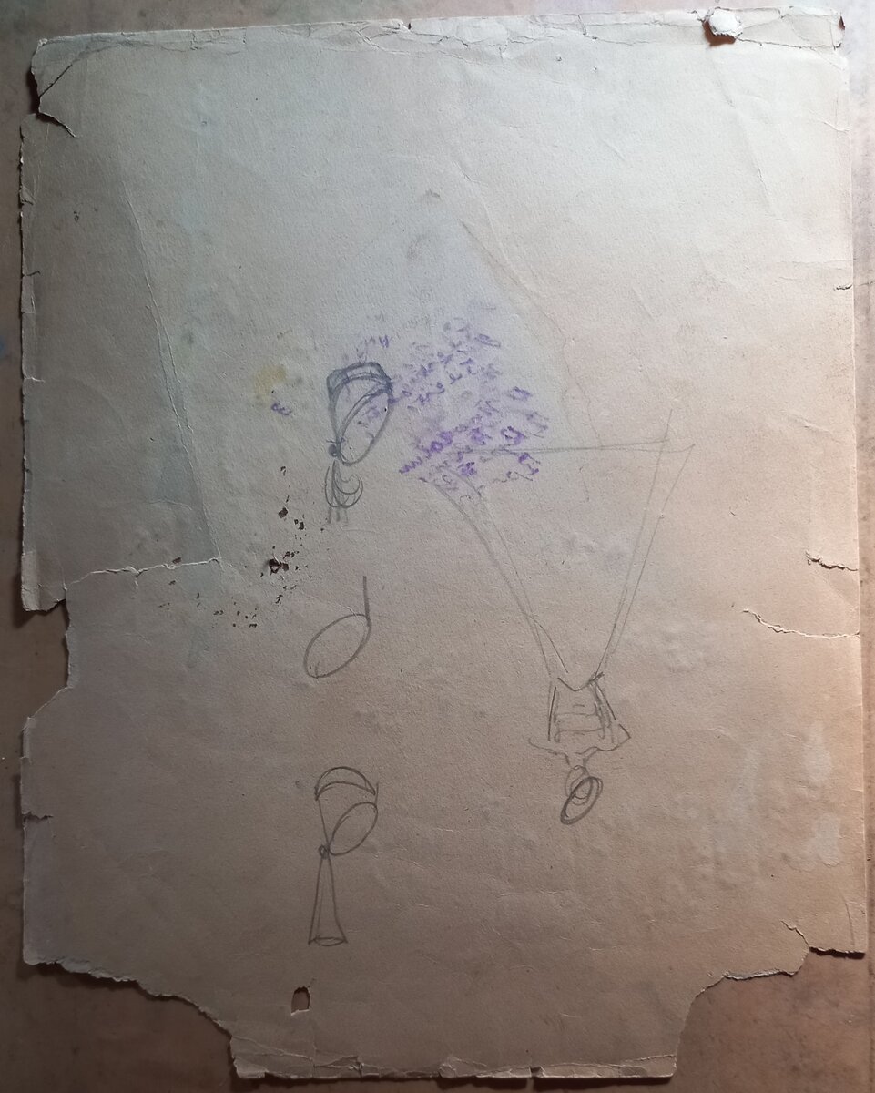 Частенько, на оборотах тоже есть какие-либо зарисовки, или надписи...