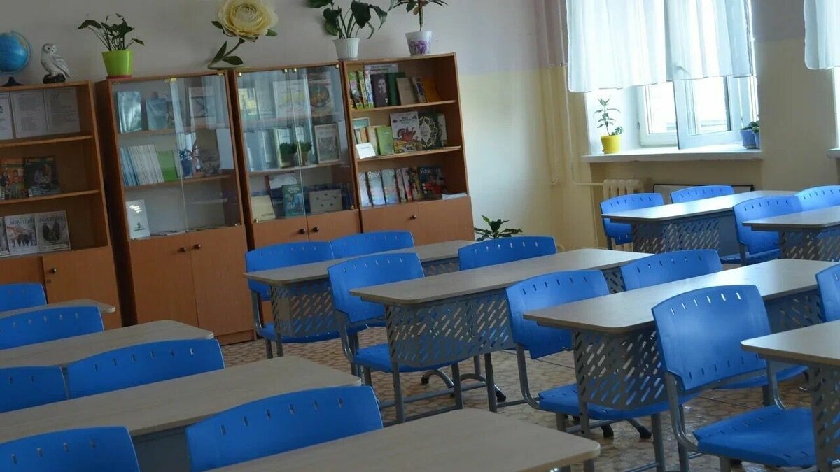     В России вряд ли в ближайшие 10 лет серьезно изменят ЕГЭ. Глава Рособрнадзора Анзор Музаев заявил, что может лишь расшириться форма оценки выпускников за счет углубленной информации.