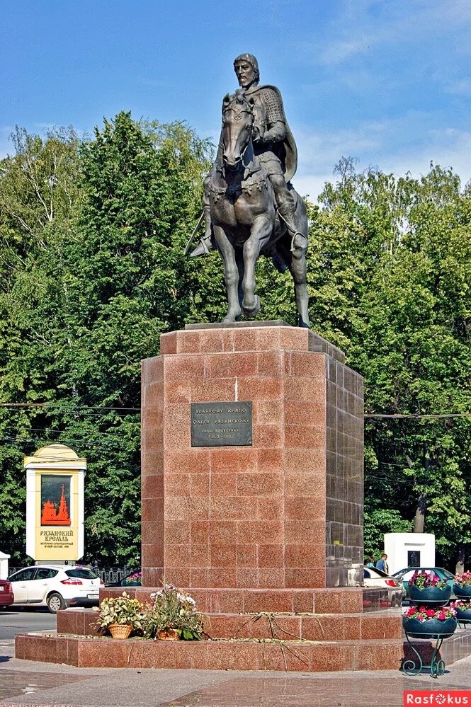 Памятник князю олегу рязанскому в рязани фото